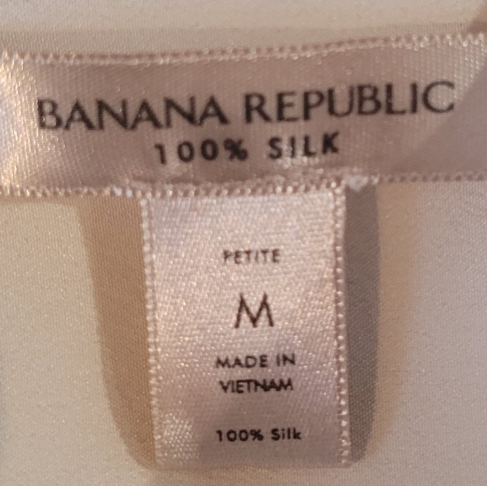 BANANA REPUBLIC NWOT white 100 % silk blouse. - Picture 7 of 10